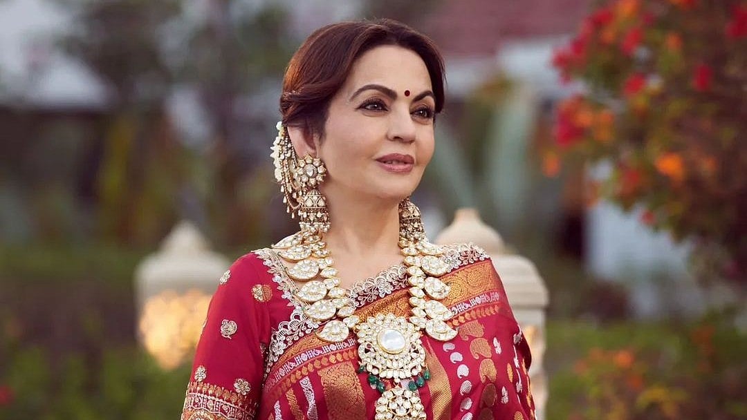 PHOTOS | ಕಾಂಚೀಪುರಂ ಸೀರೆ, ದುಬಾರಿ ಆಭರಣ ತೊಟ್ಟು ಗಮನ ಸೆಳೆದ ನೀತಾ ಅಂಬಾನಿ