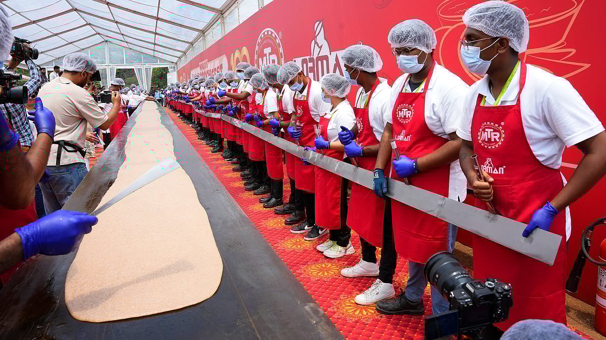 123 ಅಡಿ ಉದ್ದದ ಎಂಟಿಆರ್‌ ದೋಸೆಗೆ ಗಿನ್ನಿಸ್‌ ಗರಿ!