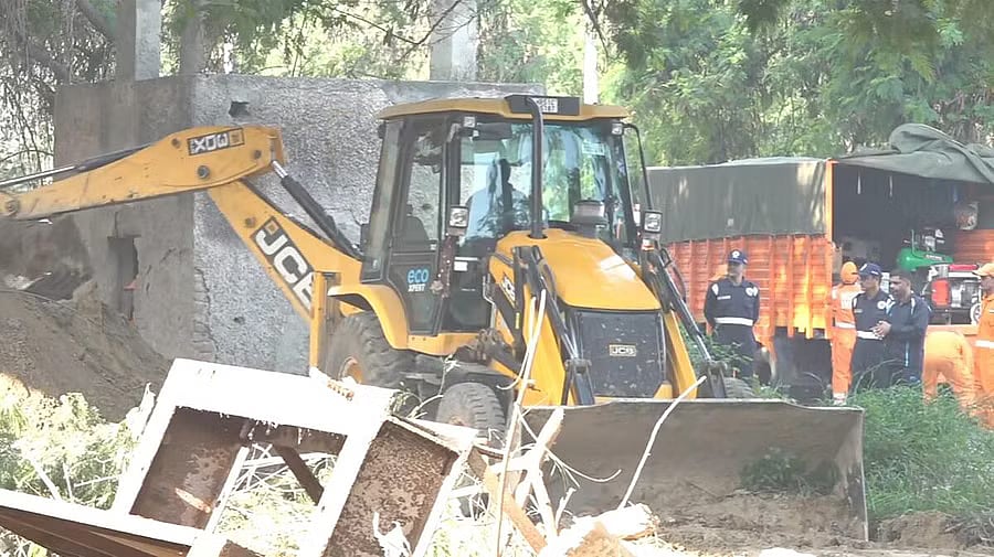 ದೆಹಲಿ | 40 ಅಡಿ ಆಳದ ಕೊಳವೆ ಬಾವಿಗೆ ಬಿದ್ದ ಮಗು; ರಕ್ಷಣಾ ಕಾರ್ಯ ಆರಂಭ