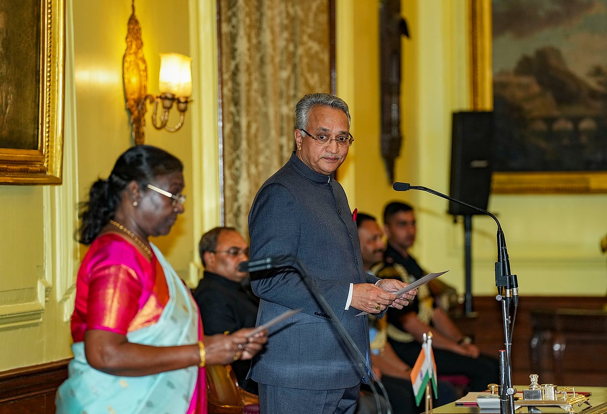 ಲೋಕಪಾಲ್‌ ಮುಖ್ಯಸ್ಥರಾಗಿ ಖಾನ್ವಿಲ್ಕರ್‌ ಪ್ರಮಾಣ ವಚನ ಸ್ವೀಕಾರ