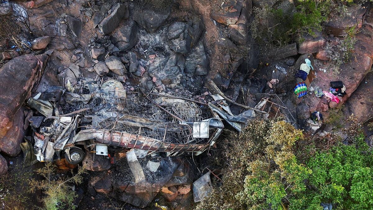 ದಕ್ಷಿಣ ಆಫ್ರಿಕಾ; ಸೇತುವೆಯಿಂದ ಉರುಳಿದ ಬಸ್‌: ಈಸ್ಟರ್‌ಗೆ ಹೊರಟಿದ್ದ 45 ಜನ ಸಾವು