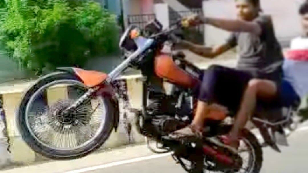 ಸ್ಕೂಟರ್ ಮೇಲೆ ಮಾಡಿದ್ದು 2 ರೀಲ್ಸ್‌: FIR ಜತೆ ₹80 ಸಾವಿರ ದಂಡ ವಿಧಿಸಿದ ಪೊಲೀಸ್