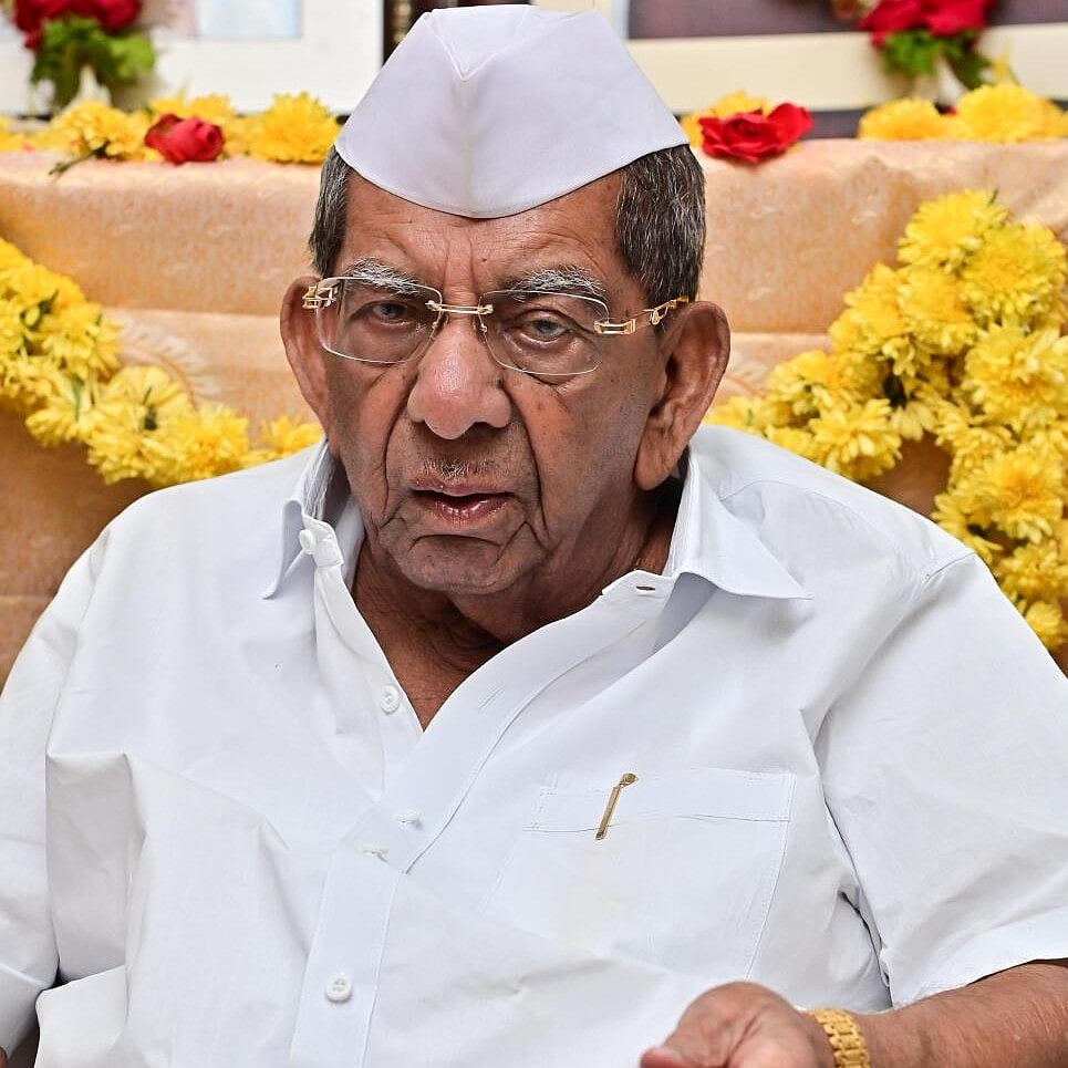 ಕಸದ ಬುಟ್ಟಿಯಲ್ಲಿ ಬಿದ್ದಿದ್ದ ಜಾತಿ ಗಣತಿ ವರದಿಯನ್ನು CMಗೆ ಕೊಡಲಾಗಿದೆ: ಶಾಮನೂರು