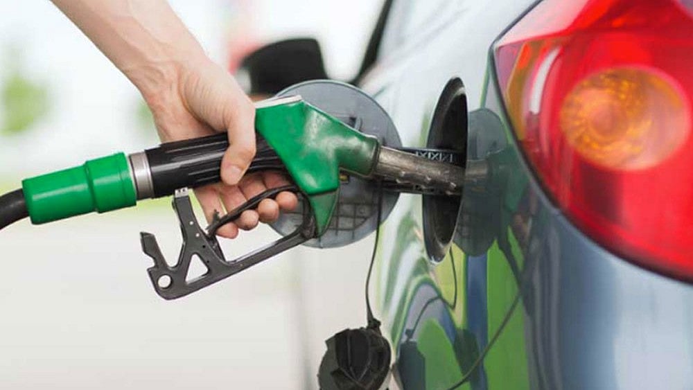 ಪೆಟ್ರೋಲ್, ಡೀಸೆಲ್ ಬೆಲೆ ಲೀಟರ್‌ಗೆ ₹2 ಕಡಿತ: ಶುಕ್ರವಾರದಿಂದ ಜಾರಿ