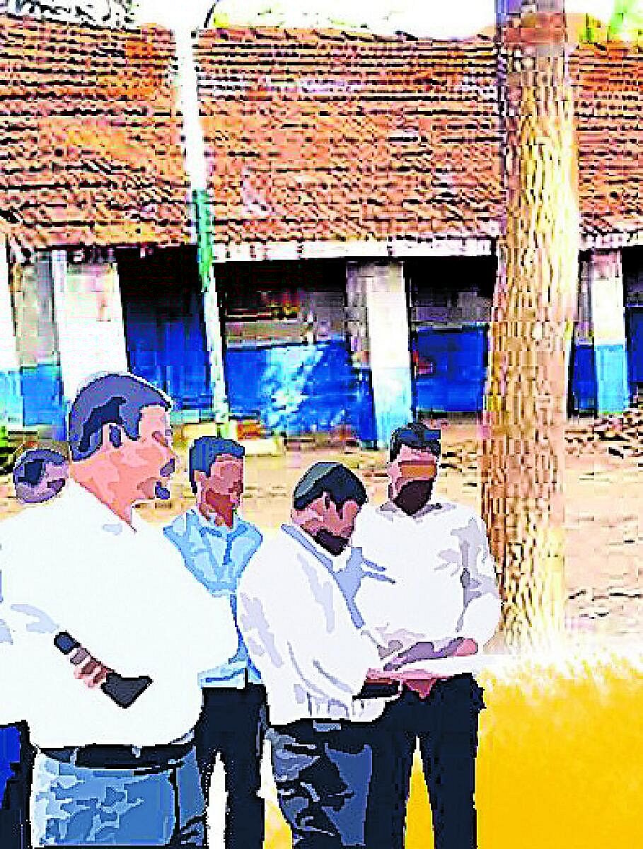 ಸಂಗತ | ಹಳ್ಳಿ ಶಾಲೆಗೆ ಅಧಿಕಾರಿಗಳ ದೌಡು!