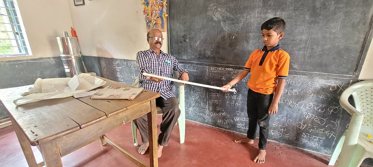 ತಪ್ಪು ಮಾಡೋ ವಿದ್ಯಾರ್ಥಿಗಳಿಂದಲೇ ಛಡಿ ಏಟು!