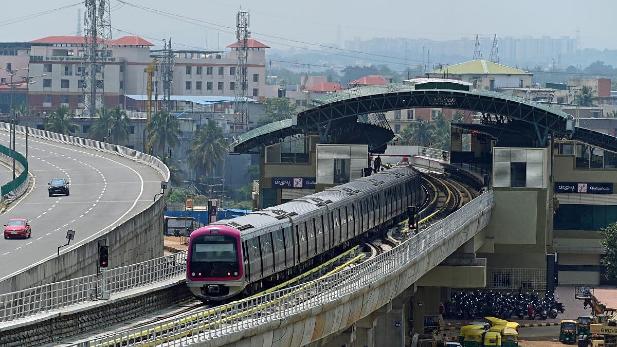 ಮೆಟ್ರೊ ರೈಲು ಹಳಿಗೆ ಹಾರಿದ ವ್ಯಕ್ತಿ: ನೇರಳೆ ಮಾರ್ಗದಲ್ಲಿ ಸಂಚಾರ ವ್ಯತ್ಯಯ