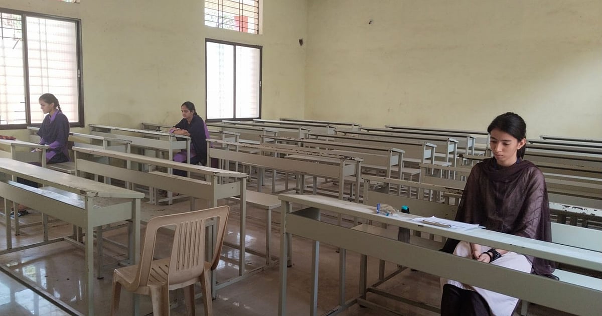 ಪಿಯು ಪರೀಕ್ಷೆ: ಮೂವರು ವಿದ್ಯಾರ್ಥಿಗಳಿಗೆ 20 ಸಿಬ್ಬಂದಿ!