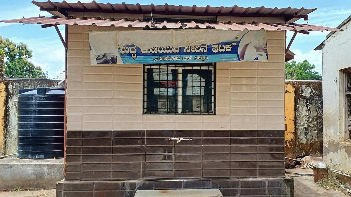 ಹಿರೇಕೆರೂರು | ನಿರ್ವಹಣೆ ಕೊರತೆ: ಪಾಳುಬಿದ್ದ ಬಸ್‌ ನಿಲ್ದಾಣ