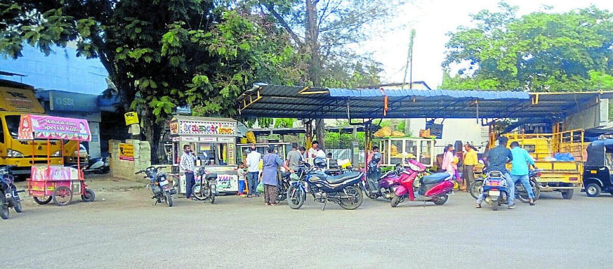 ಭದ್ರಾವತಿ | ಸಂಚಾರ ದಟ್ಟಣೆ: ಫುಡ್‌ ಕೋರ್ಟ್ ನಿರ್ಮಾಣವೇ ಸಮಸ್ಯೆಗಳಿಗೆ ಪರಿಹಾರ