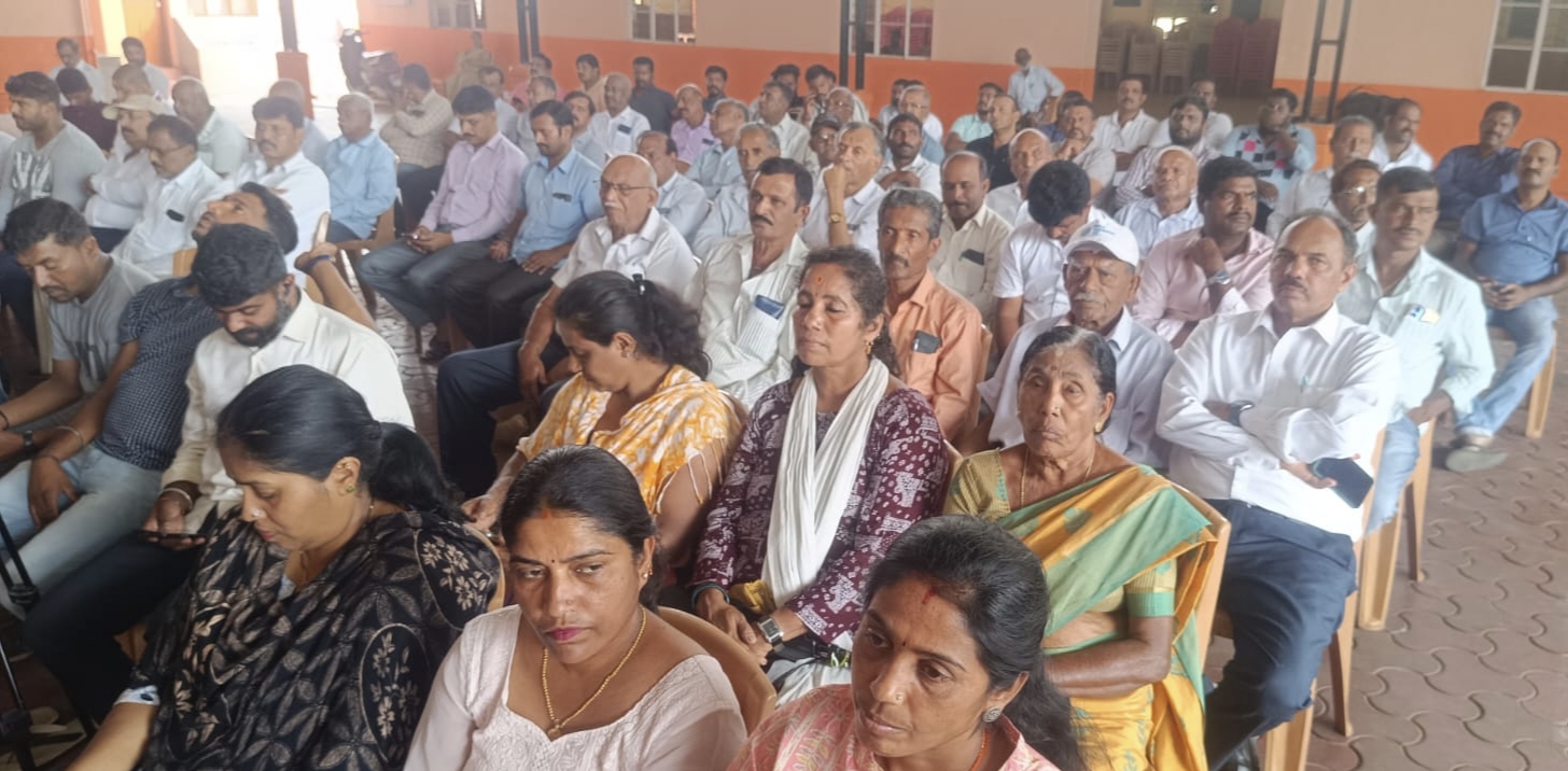 ಕುಶಾಲನಗರ ಗೌಡ ಸಮಾಜದ ಸಭಾಂಗಣದಲ್ಲಿ ಗುರುವಾರ ಆಯೋಜಿಸಿದ್ದ ಬಿಜೆಪಿ ಚುನಾವಣಾ ಪ್ರಚಾರ ಸಭೆಯಲ್ಲಿ ಪಾಲ್ಗೊಂಡಿರುವ ಕಾರ್ಯಕರ್ತರು.