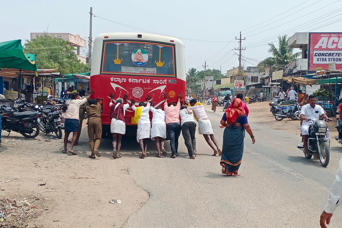 ‘ಬಿಎಸ್‌ 6’ ಬಗ್ಗೆ ಮಾಹಿತಿ ಕೊರತೆ; ರಸ್ತೆಯಲ್ಲ ನಿಲ್ಲುವ ಬಸ್‌ಗಳು