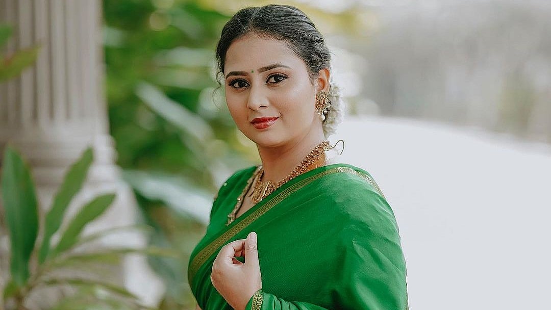 PHOTOS | ಹಸಿರು ಬಣ್ಣದ ಸೀರೆಯುಟ್ಟು ಕಂಗೊಳಿಸಿದ ಚಂದನವನ ನಟಿ ಅಮೂಲ್ಯ