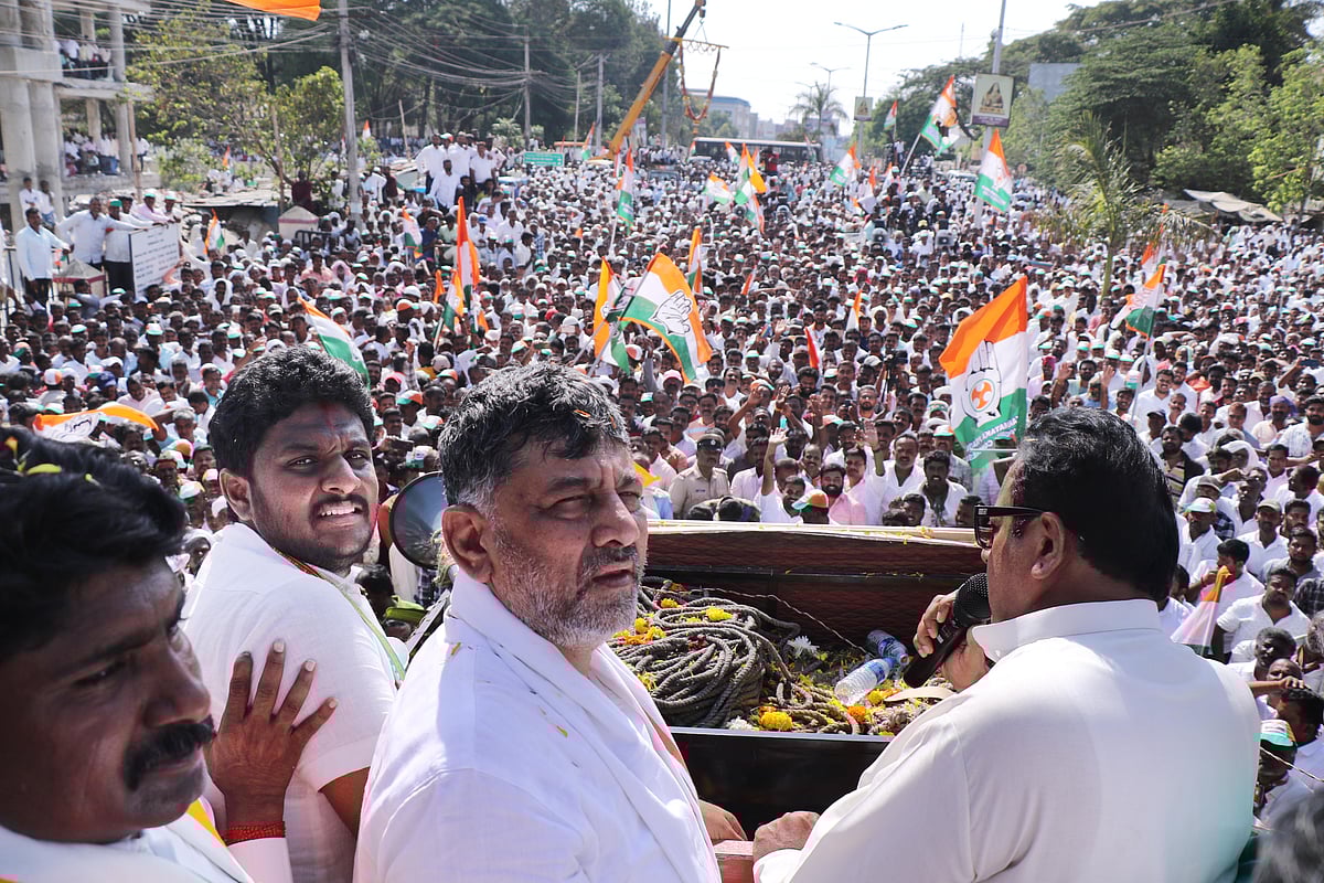 ಹಾಸನ ಲೋಕಸಭಾ: ಸೆರಗೊಡ್ಡಿ ಮತ ಬೇಡಿದ ಶ್ರೇಯಸ್‌ ಪಟೇಲ್‌ ತಾಯಿ ಅನುಪಮಾ
