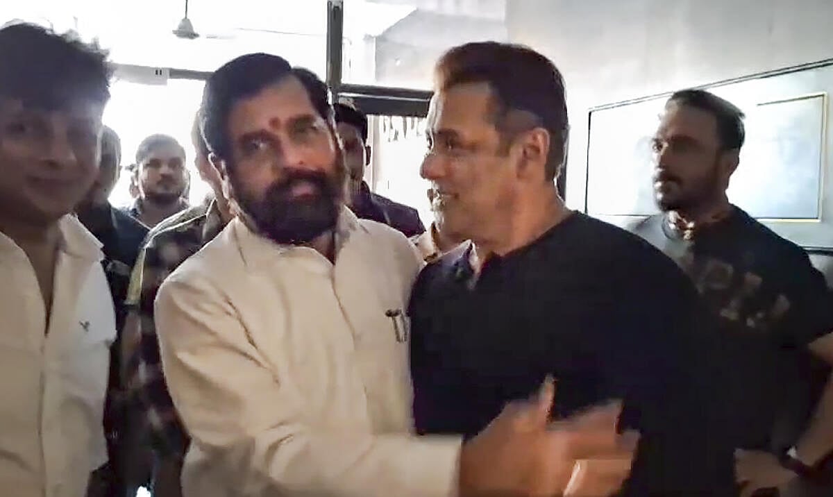 ಗುಂಡಿನ ದಾಳಿ ಕೃತ್ಯ: ಸಲ್ಮಾನ್‌ ಖಾನ್‌ ನಿವಾಸಕ್ಕೆ ಮಹಾರಾಷ್ಟ್ರ ಸಿಎಂ ಶಿಂದೆ ಭೇಟಿ