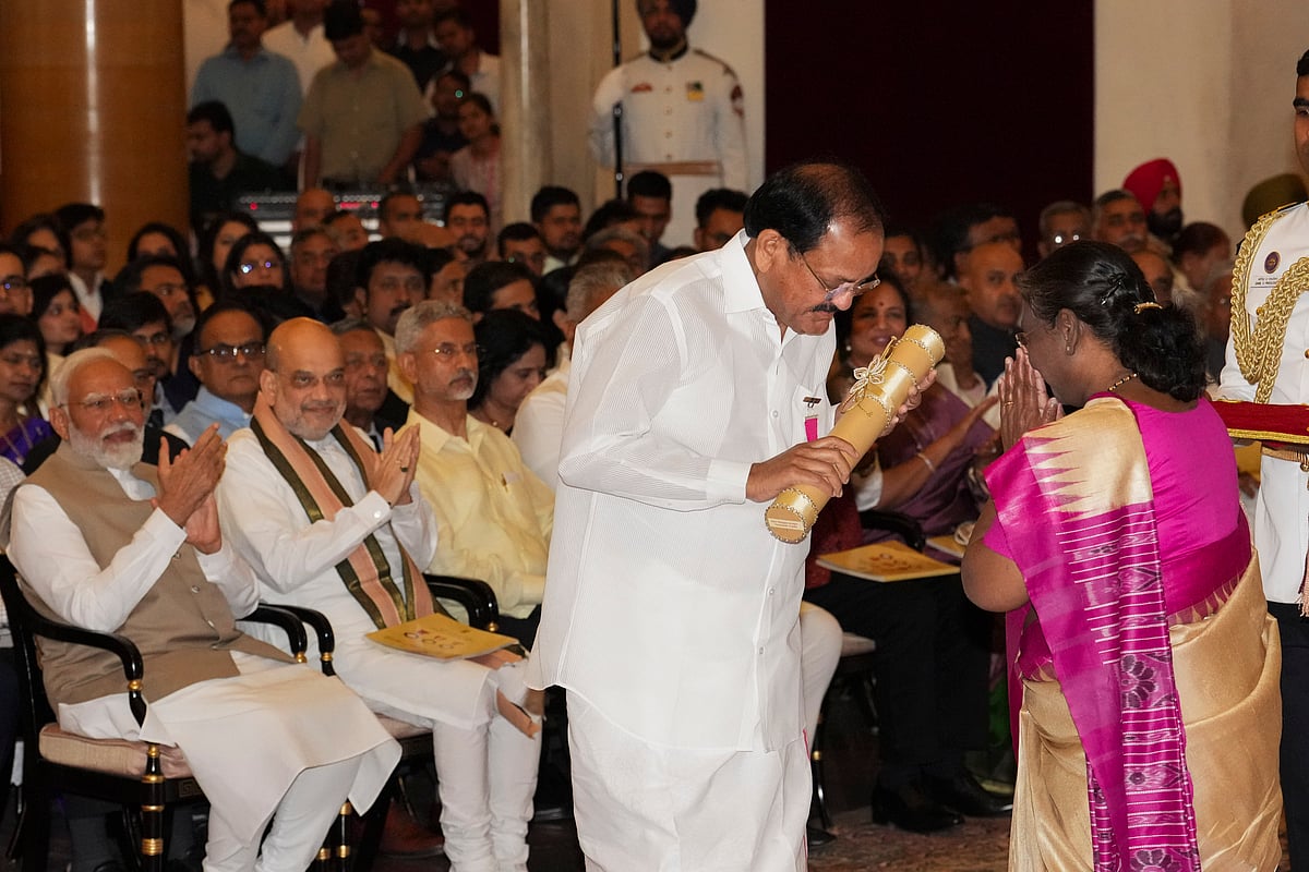 ವೆಂಕಯ್ಯನಾಯ್ಡುಗೆ ‘ಪದ್ಮವಿಭೂಷಣ’ ಪ್ರದಾನ