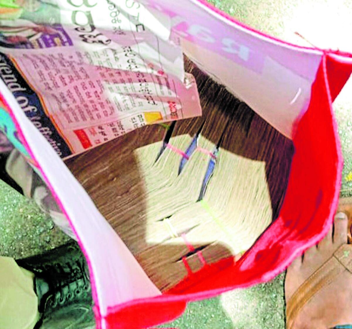 ಬೆಂಗಳೂರು ದಕ್ಷಿಣ ಲೋಕಸಭಾ ಕ್ಷೇತ್ರ: ₹1.34 ಕೋಟಿ ನಗದು ವಶ, ಪಕ್ಷಗಳ ಕೆಸರೆರಚಾಟ