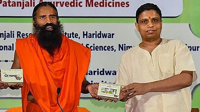 ಪತಂಜಲಿ ಜಾಹೀರಾತು: ಸುಪ್ರೀಂ ಮುಂದೆ ಹಾಜರಾದ ಬಾಬಾ ರಾಮದೇವ್, ಆಚಾರ್ಯ ಬಾಲಕೃಷ್ಣ