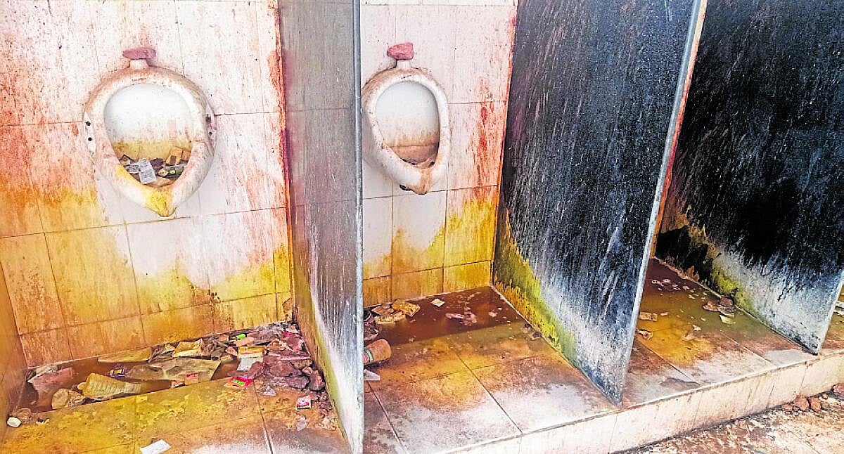 ಸೈದಾಪುರ: ಮೂಲ ಸೌಕರ್ಯ ವಂಚಿತ ಬಸ್ ನಿಲ್ದಾಣ