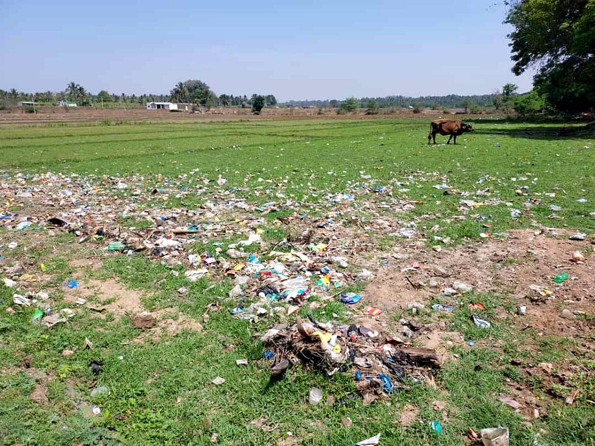 ಹುಣಸೂರು| ಗದ್ದೆ ಬಯಲಿನ ಅಂಗಳಕ್ಕೆ ಸೇರಿದ ತ್ಯಾಜ್ಯ-ಮಲಿನಗೊಂಡ ಅಚ್ಚುಕಟ್ಟು ಪ್ರದೇಶ