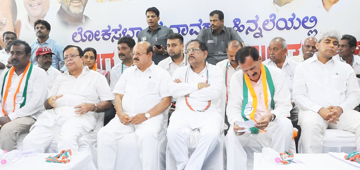 300 ರೈತರ ಸಾಯಿಸಿದ ಸರ್ಕಾರ ಬೇಕೆ?: ಪರಮೇಶ್ವರ 