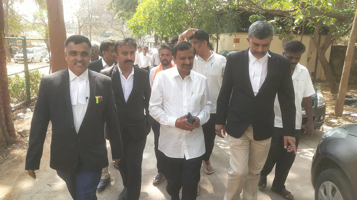 ರಾಮನಗರ: ವಕೀಲರ ಸಂಘದಲ್ಲಿ ಡಾ. ಮಂಜುನಾಥ್ ಮತಯಾಚನೆ