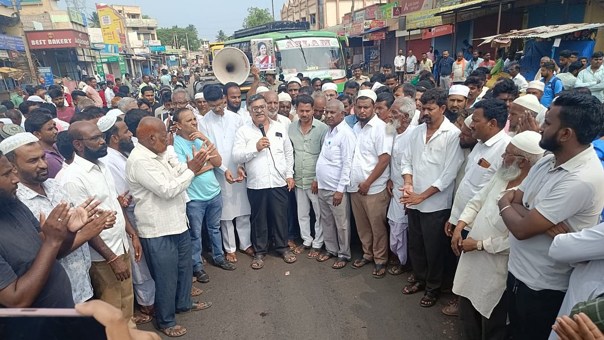 ನೇಹಾ ಕೊಲೆ: ಮುನವಳ್ಳಿಯಲ್ಲಿ ತೀವ್ರ ಪ್ರತಿಭಟನೆ; ರಾಜ್ಯ ಹೆದ್ದಾರಿ ಸಂಚಾರ ಸ್ಥಗಿತ