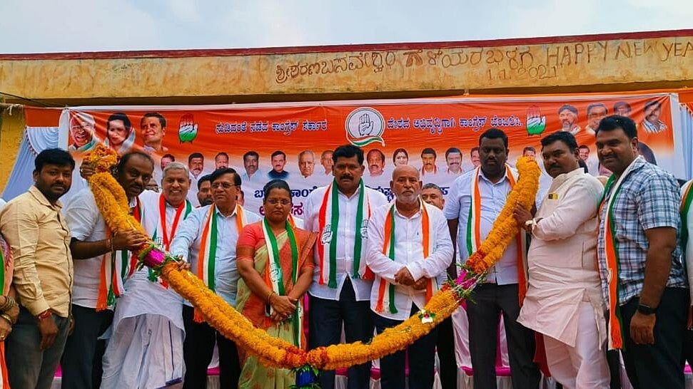 ನರೇಂದ್ರ ಮೋದಿ ಸ್ವ ನಾಮ ಪ್ರೇಮಿ: ಸಂಗಣ್ಣ ಕರಡಿ ವ್ಯಂಗ್ಯ