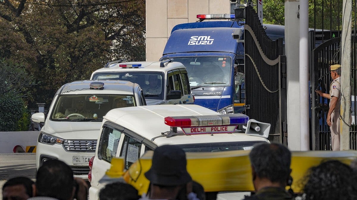 ತಿಹಾರ್ ಜೈಲಿಗೆ ಕೇಜ್ರಿವಾಲ್: ಪತ್ನಿಯನ್ನು ಸಿಎಂ ಮಾಡುವ ಯೋಜನೆ ಅವರದ್ದು ಎಂದ BJP