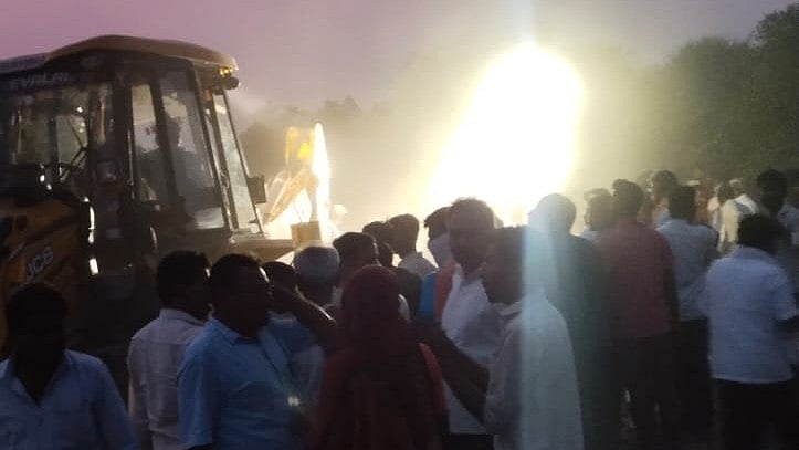 ವಿಜಯಪುರ: ಕೊಳವೆ ಬಾವಿಗೆ ಬಿದ್ದ ಬಾಲಕ