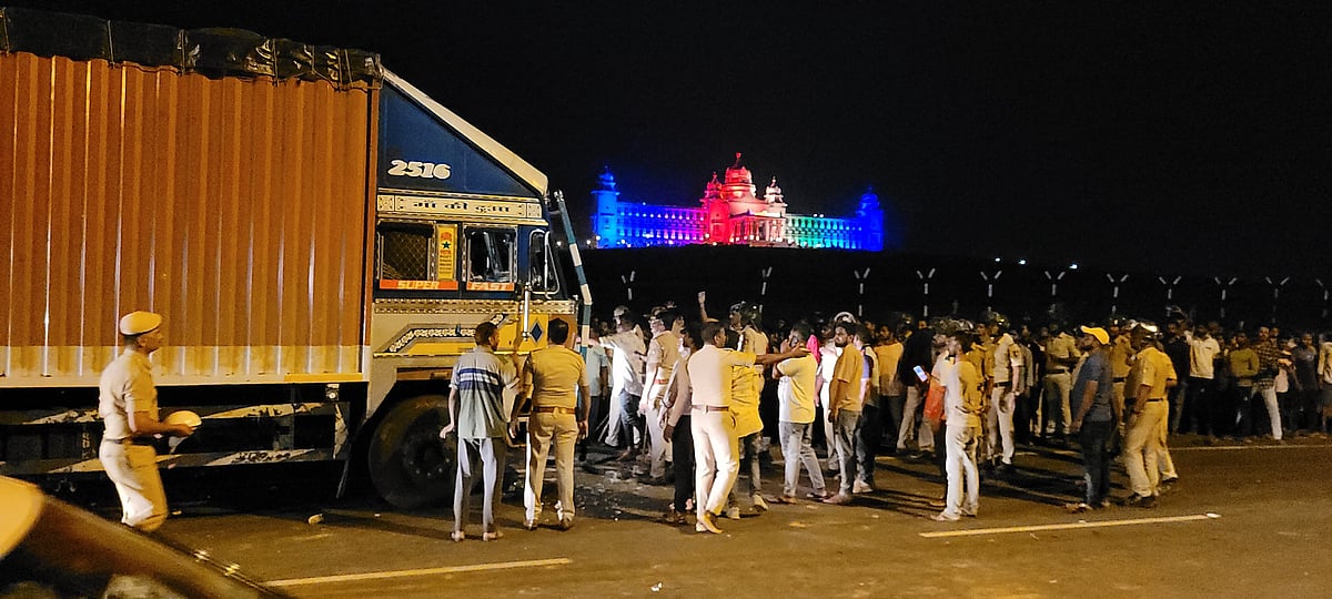 ಅಕ್ರಮ ಗೋವು ಸಾಗಣೆ ಆರೋಪ: ಲಾರಿ ಚಾಲಕನಿಗೆ ಥಳಿತ