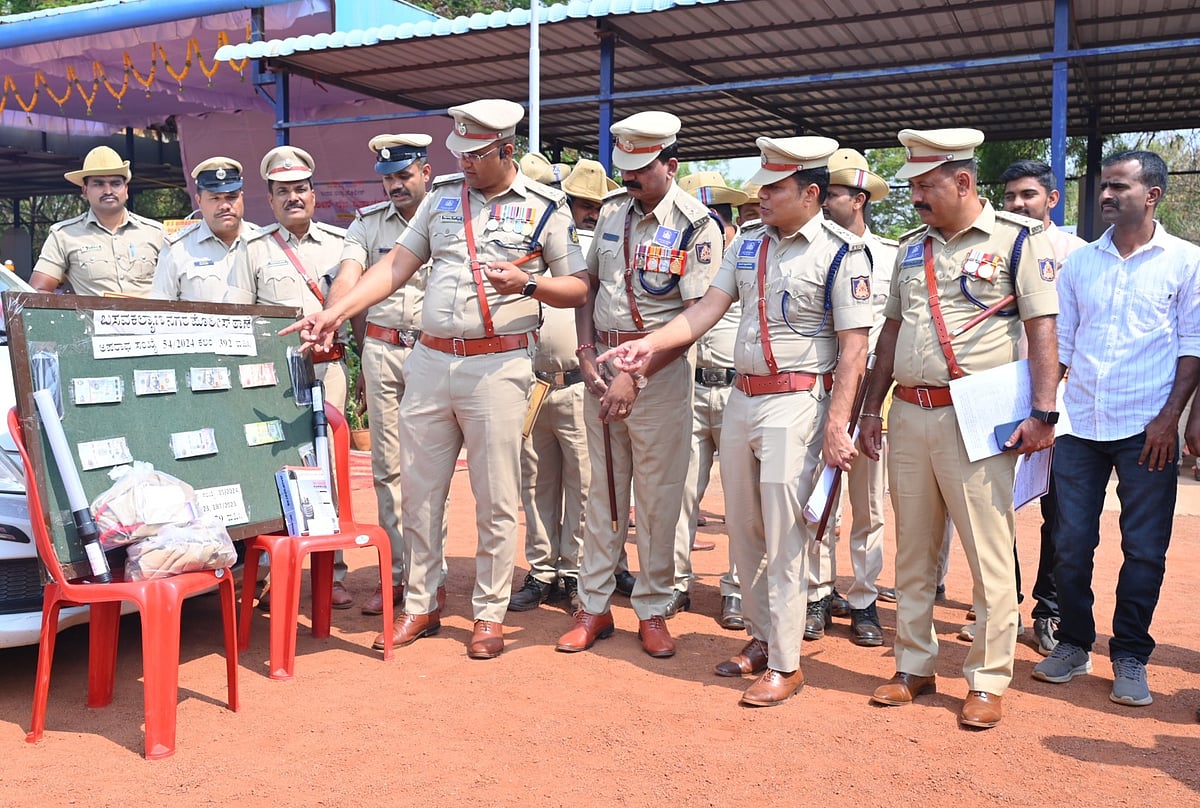 ಬೀದರ್‌: ಮೂವರು ಅಂತರರಾಜ್ಯ ಕಳ್ಳರ ಬಂಧನ, ₹21 ಲಕ್ಷ ವಿದೇಶಿ ಕರೆನ್ಸಿ ಜಪ್ತಿ