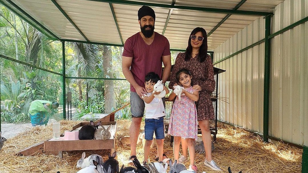 PHOTOS | ಮಕ್ಕಳೊಂದಿಗೆ ‘ರಾಕಿ ಭಾಯ್‌’ ಯಶ್, ಪತ್ನಿ ರಾಧಿಕಾ ‍ಪಂಡಿತ್  