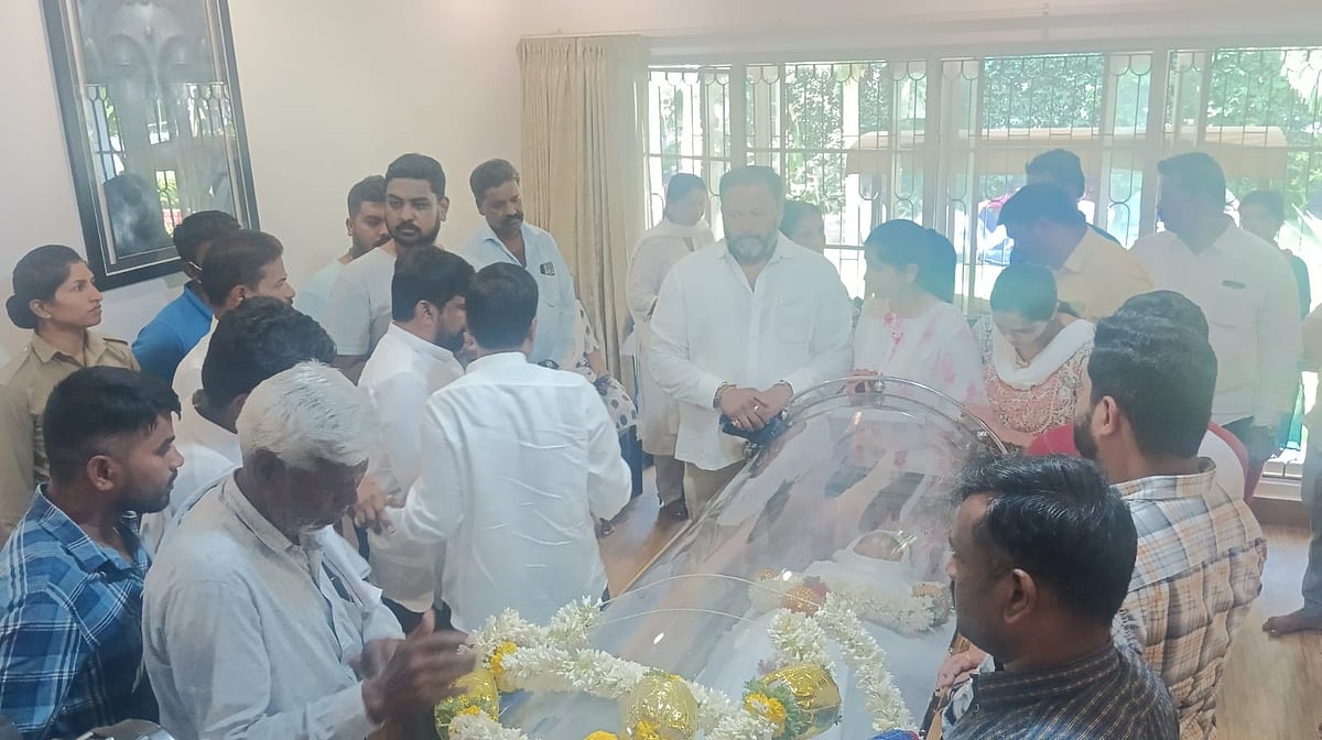 ವಿ.ಶ್ರೀನಿವಾಸ ಪ್ರಸಾದ್ ಅಂತ್ಯಕ್ರಿಯೆ ನಾಳೆ