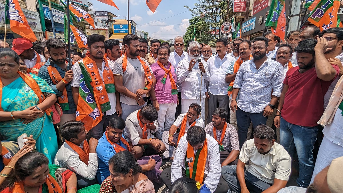 ನೇಹಾ ಕೊಲೆ: ಕಾಂಗ್ರೆಸ್‌ ವಿರುದ್ಧ ಆಕ್ರೋಶ, ಕಠಿಣ ಶಿಕ್ಷೆಗೆ ಆಗ್ರಹ 