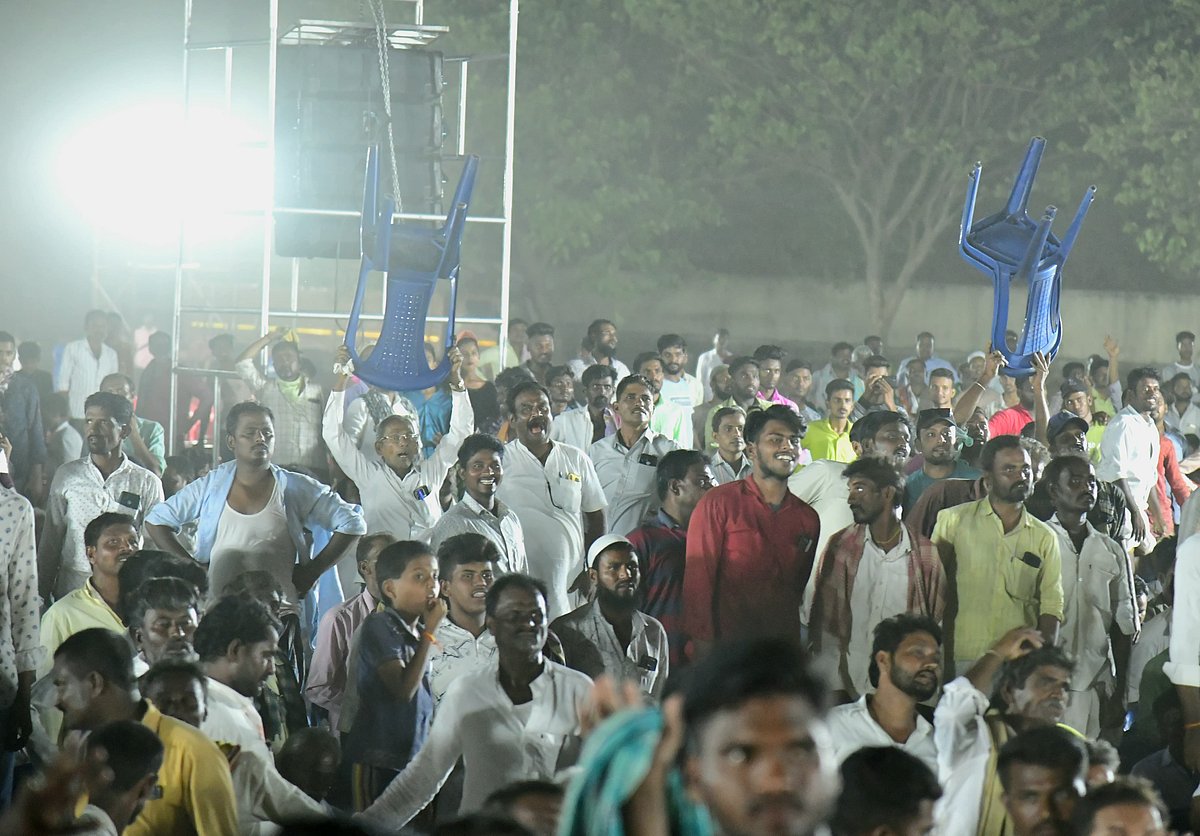 ಕೊಪ್ಪಳ: ಶ್ರೀನಾಥ್ ಭಾಷಣ ವೇಳೆ ಕುರ್ಚಿ ಎಸೆದು ಗಲಾಟೆ ಮಾಡಿದ ಅನ್ಸಾರಿ ‌ಬೆಂಬಲಿಗರು