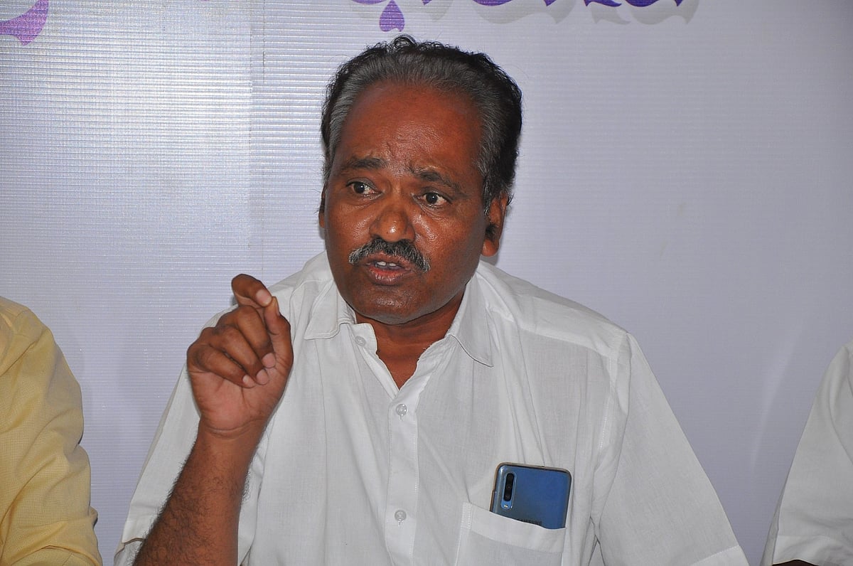 ಮಠ ತ್ಯಜಿಸಿ ರಾಜಕೀಯಕ್ಕೆ ಇಳಿಯಲಿ: ದಿಂಗಾಲೇಶ್ವರ ಶ್ರೀ ವಿರುದ್ಧ ಸೂಳಿಬಾವಿ ಕಿಡಿ