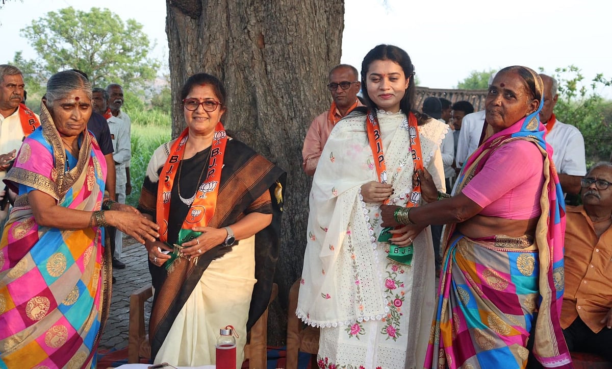 ಚಿಕ್ಕೋಡಿ | ಅಣ್ಣಾಸಾಹೇಬ ಜೊಲ್ಲೆ ಜೊಲ್ಲೆ ಪರ ಅತ್ತೆ– ಸೊಸೆ ಪ್ರಚಾರ