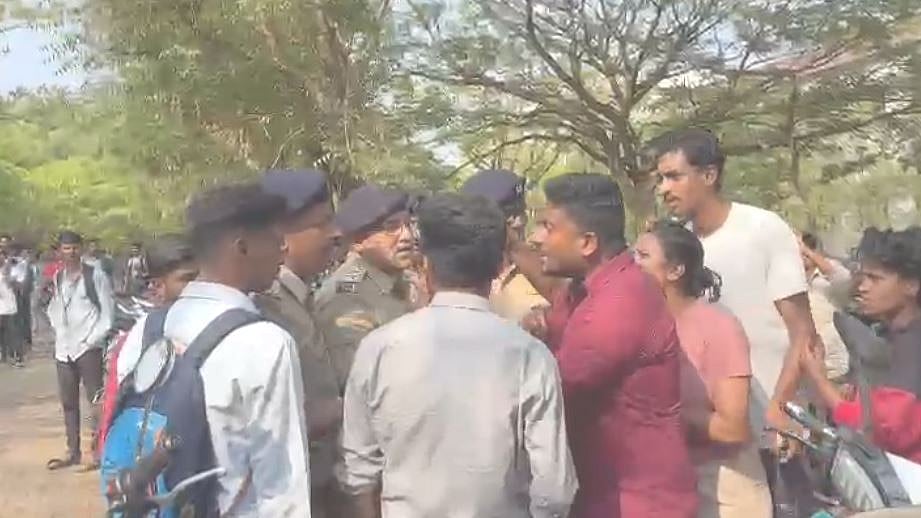 Neha Murder Case | ಸಿಐಡಿ ತನಿಖೆ: ಸ್ಥಳ ಮಹಜರು ವೇಳೆ ಎಬಿವಿಪಿ ಪ್ರತಿಭಟನೆ