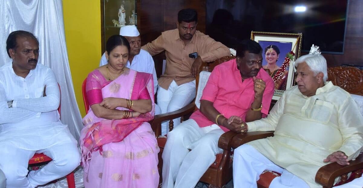 ನೇಹಾ ಕೊಲೆ: ತನಿಖೆ ದಿಕ್ಕು ತಪ್ಪುತ್ತಿದೆ ಎಂದಿದ್ದ ತಂದೆ ಕ್ಷಮೆಯಾಚನೆ