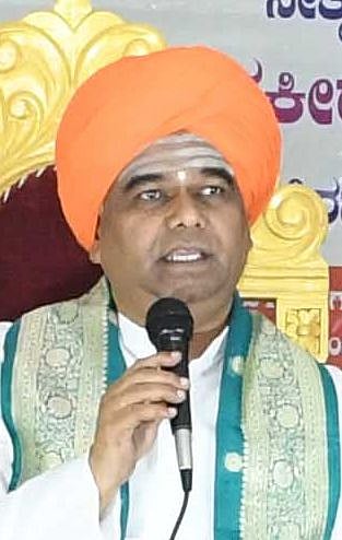 ಹಿರಿಯ ಸ್ವಾಮೀಜಿ ಸೂಚನೆಯಂತೆ ಚುನಾವಣಾ ಕಣದಿಂದ ಹಿಂದಕ್ಕೆ: ದಿಂಗಾಲೇಶ್ವರ ಶ್ರೀ