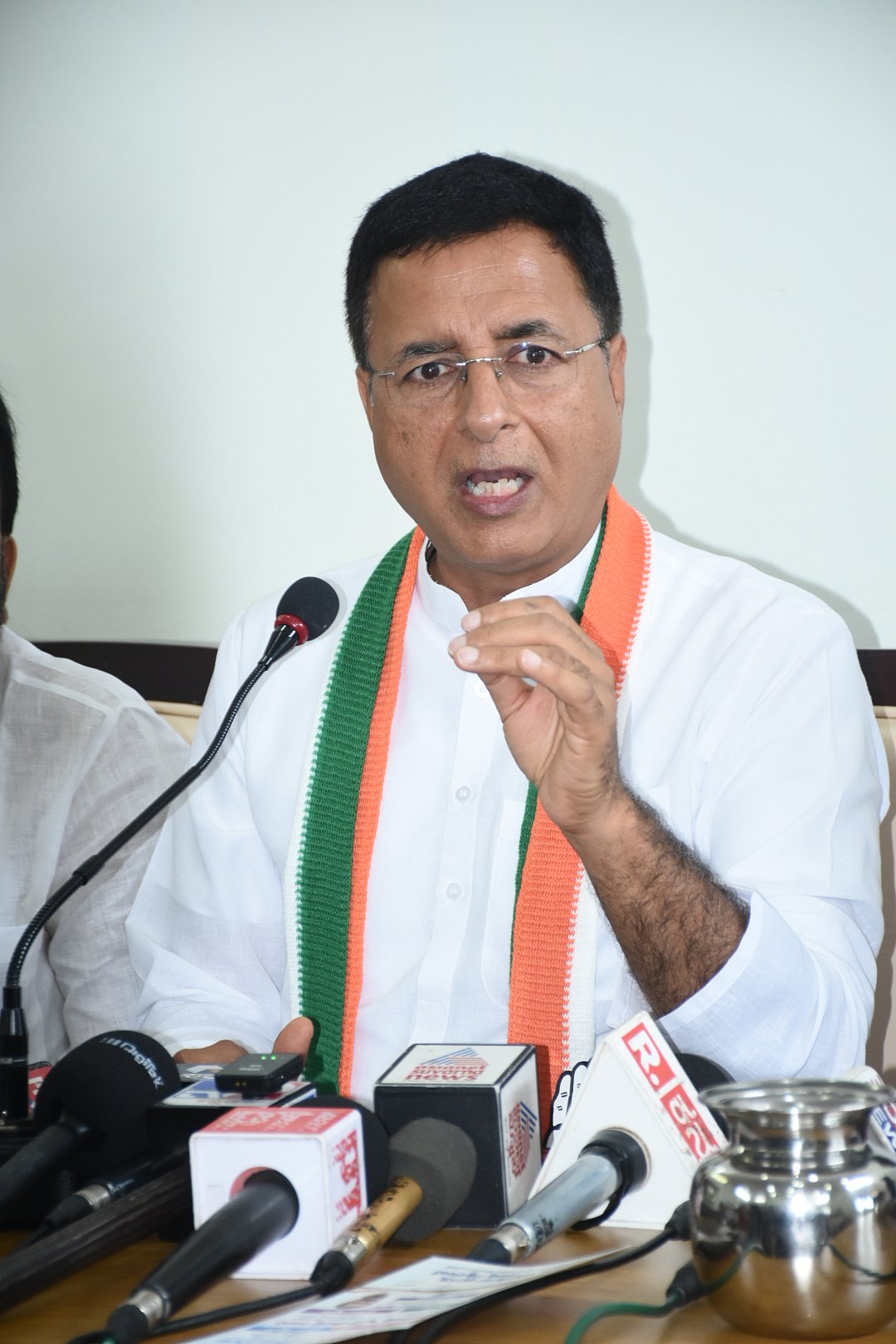 ಸೇನೆಗೆ ನೇಮಕಾತಿ ನಡೆಸುತ್ತಿಲ್ಲವೇಕೆ?: ಕೇಂದ್ರ ಸರ್ಕಾರಕ್ಕೆ ಸುರ್ಜೇವಾಲಾ ಪ್ರಶ್ನೆ