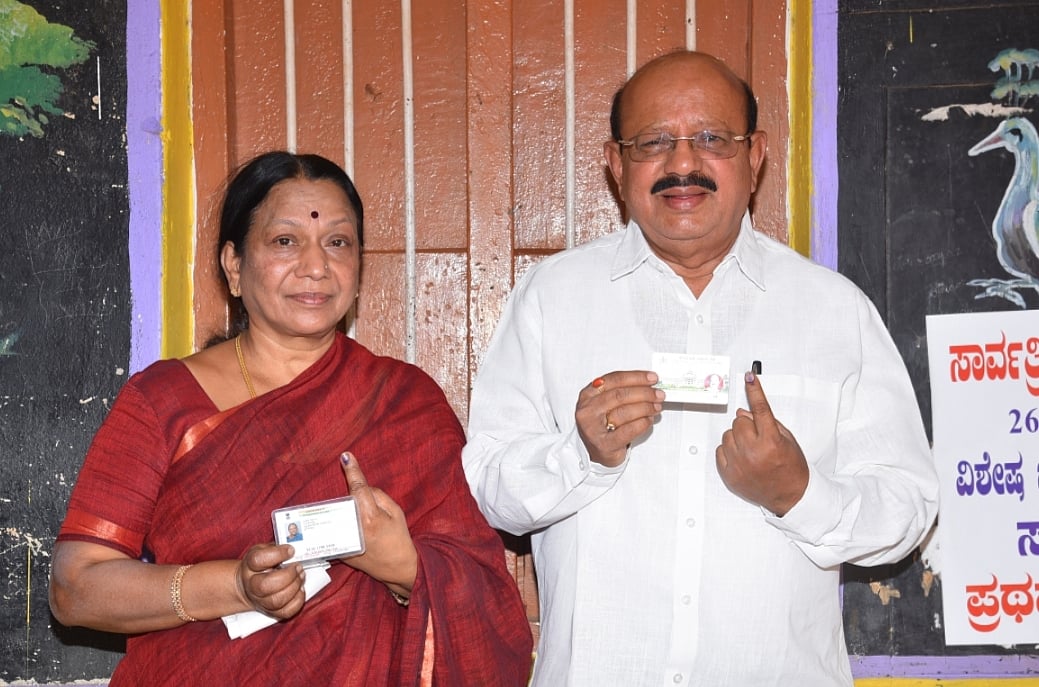 ಶಿರಾ | ಶಾಂತಿಯುತ ಮತದಾನ: ಮತದಾರರಿಗೆ ಟೋಕನ್ ವ್ಯವಸ್ಥೆ 