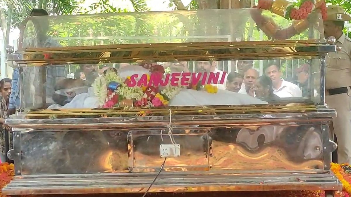 ದ್ವಾರಕೀಶ್‌ ನಿಧನ: ಸಿಎಂ ಸಿದ್ಧರಾಮಯ್ಯ, ಸುದೀಪ್, ಯಶ್
ಸೇರಿ ಗಣ್ಯರಿಂದ ಅಂತಿಮ ನಮನ