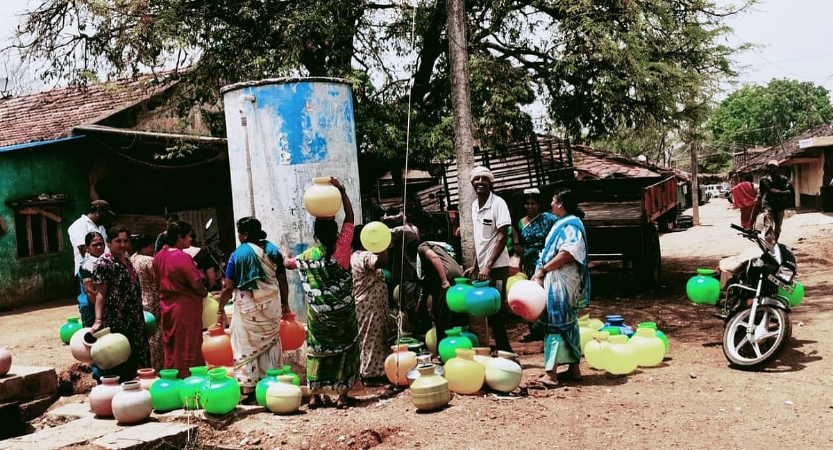 
ಕಡೂರು | ಹೆಚ್ಚಿದ ತಾಪಮಾನ: ಅಡಿಕೆ, ತೆಂಗು ಉಳಿಸಲು ಹರಸಾಹಸ