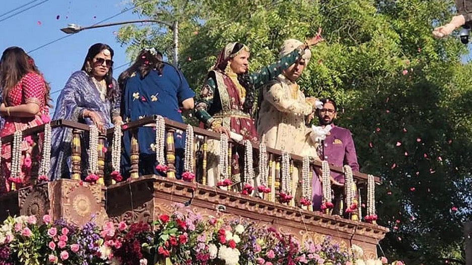 ಸನ್ಯಾಸತ್ವ ಸ್ವೀಕರಿಸಲು ₹200 ಕೋಟಿ ಆಸ್ತಿ ದಾನ ಮಾಡಿದ ದಂಪತಿ!