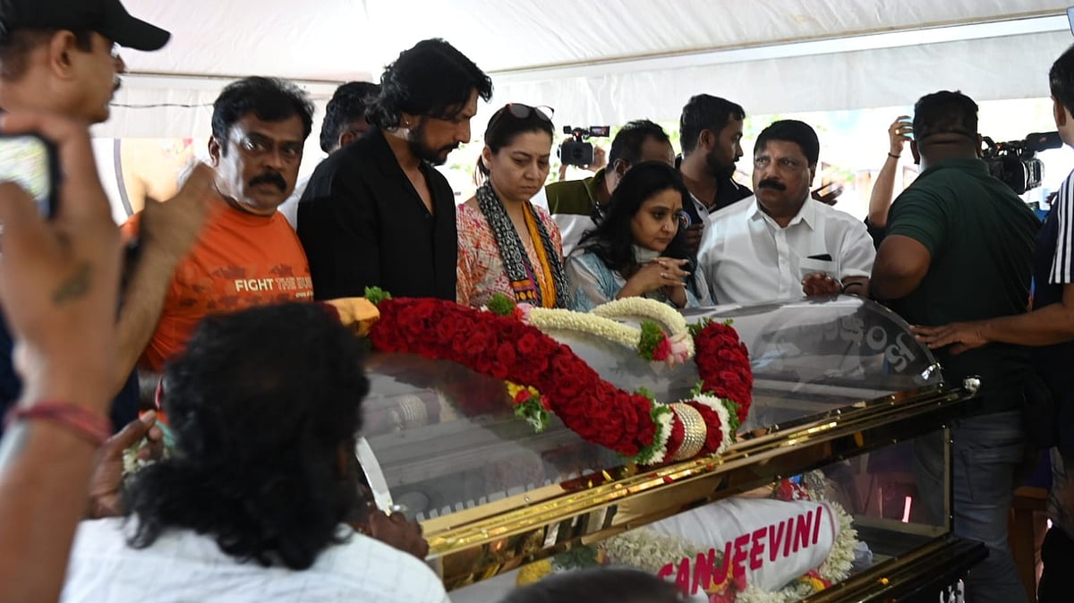 Photos | ಹಿರಿಯ ನಟ ದ್ವಾರಕೀಶ್ ಅಂತಿಮ ದರ್ಶನ