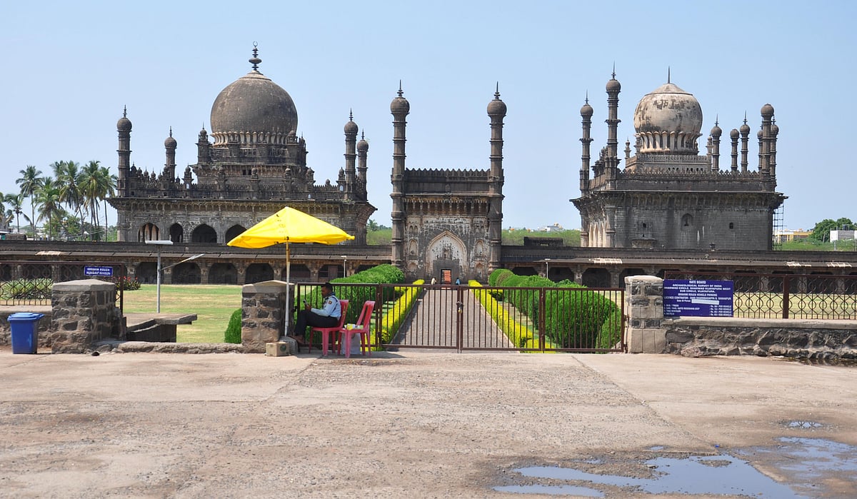 ಬಿಸಿಲಿಗೆ ಬಳಲಿದ ‘ಗುಮ್ಮಟಪುರ’ ಪ್ರವಾಸೋದ್ಯಮ
