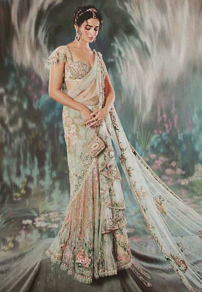 ನ್ಯೂಯಾರ್ಕ್‌ನಲ್ಲಿ ನಡೆಯುತ್ತಿರುವ Met Gala 2024 ಫ್ಯಾಶನ್ ಶೋನಲ್ಲಿ ಬಾಲಿವುಡ್ ನಟಿ ಆಲಿಯಾ ಭಟ್ ಭಾಗಿಯಾಗಿ ಭಾರತದಲ್ಲಿ ತಯಾರಾದ ವಿಶೇಷ ಧಿರಿಸಿನಲ್ಲಿ ಮಿಂಚಿದ್ದಾರೆ. ಅವರೇ ತಮ್ಮ ಇನ್‌ಸ್ಟಾಗ್ರಾಂನಲ್ಲಿ ಹಂಚಿಕೊಂಡಿರುವ ಚಿತ್ರಗಳು ಇಲ್ಲಿವೆ