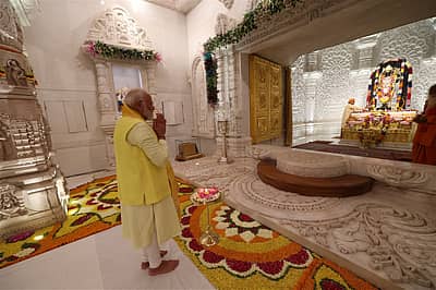 ಭಗವಾನ್‌ ಶ್ರೀರಾಮನಿಗೆ ಭಕ್ತಿಯಿಂದ ನಮಸ್ಕರಿಸುತ್ತಿರುವ ಪ್ರಧಾನಿ ಮೋದಿ